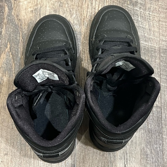 Nike Air Jordan Mid Triple Black GS - Picture 8 of 9